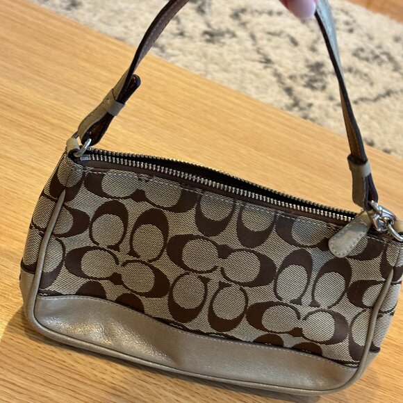 Coach - Picture 4 of 6